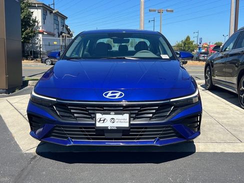 Certified 2025 Hyundai Elantra SEL FWD image 4