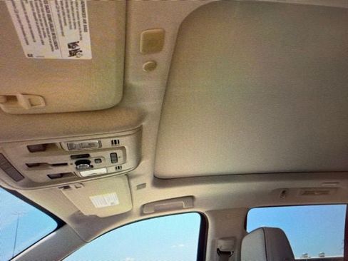 Used 2022 GMC Yukon Denali AWD/4WD image 9