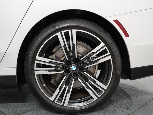 Used 2025 BMW i7 xDrive60 AWD/4WD image 34