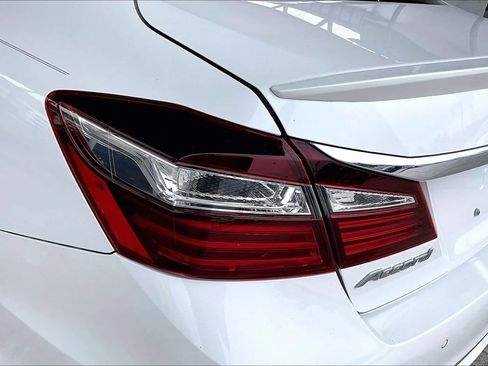Used 2016 Honda Accord Touring image 20