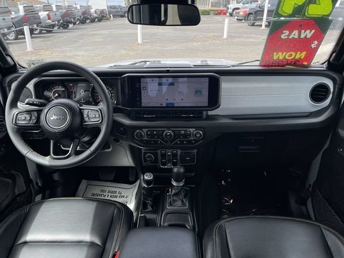 Used 2024 Jeep Gladiator Sport AWD/4WD image 12