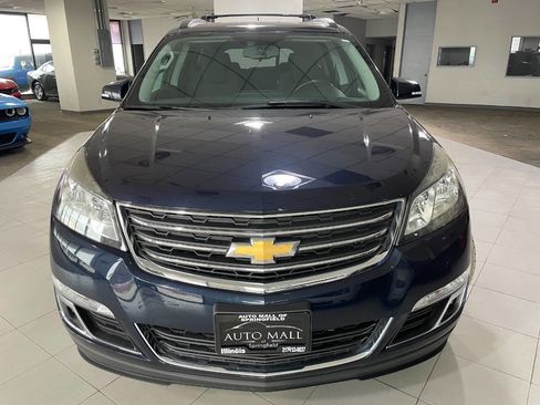 Used 2017 Chevrolet Traverse LT w/ Style and Technology Package image 2