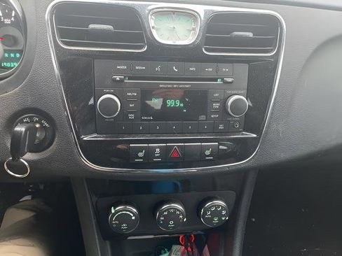 Used 2014 Chrysler 200 Limited image 10