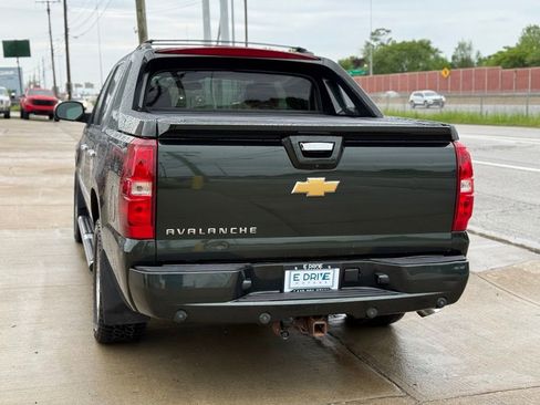Used 2013 Chevrolet Avalanche LTZ AWD/4WD image 9