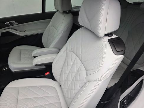 New 2027 BMW X7 xDrive40i w/ Premium Package AWD/4WD image 14