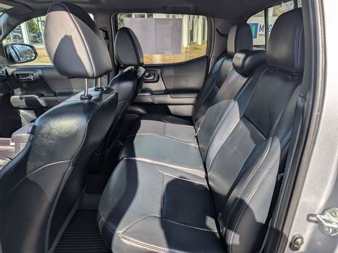 Used 2021 Toyota Tacoma TRD Off-Road w/ TRD Premium Off Road Package image 19