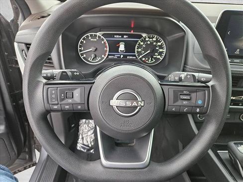 Used 2023 Nissan Rogue SV FWD image 11