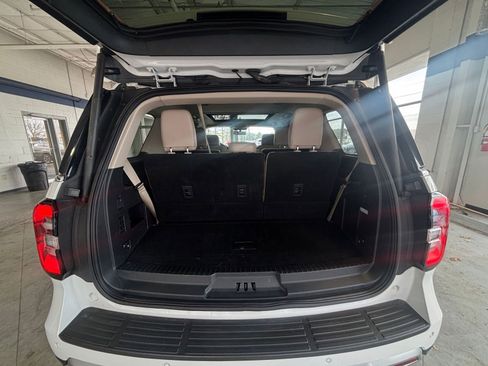 Used 2024 Ford Expedition Limited image 37