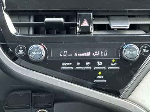Used 2024 Toyota Camry SE FWD image 13