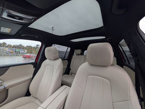 Used 2020 Mercedes-Benz GLB 250 4MATIC image 6