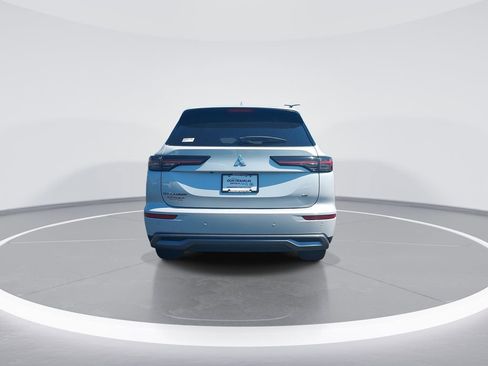 Used 2025 Mitsubishi Outlander SE FWD image 7