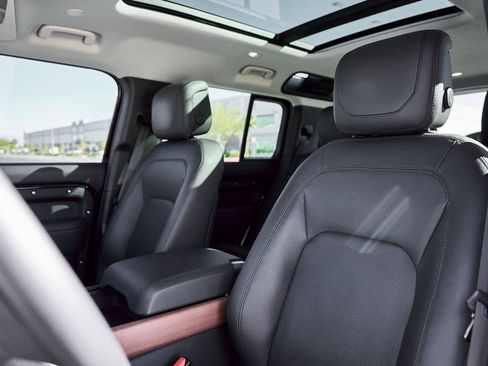 Used 2024 Land Rover Defender 110 SE image 57