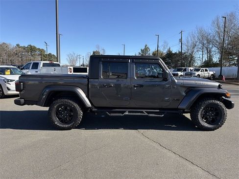 Used 2024 Jeep Gladiator Sport image 6