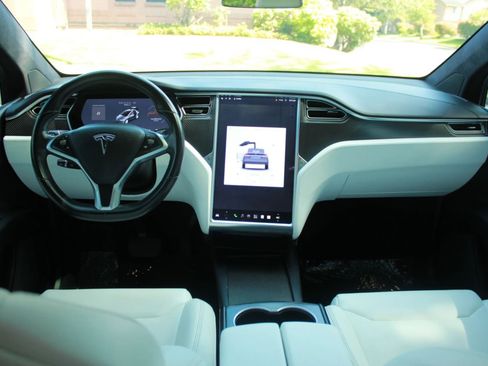 Used 2017 Tesla Model X 75D AWD/4WD image 11