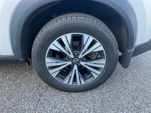 Used 2022 Nissan Rogue SV w/ SV Premium Package image 25