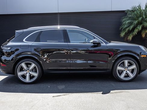 Certified 2024 Porsche Cayenne image 10