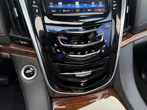 Used 2017 Cadillac Escalade Luxury RWD image 30