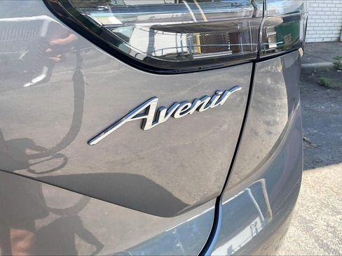 Used 2022 Buick Envision Avenir w/ Technology Package II AWD/4WD image 8