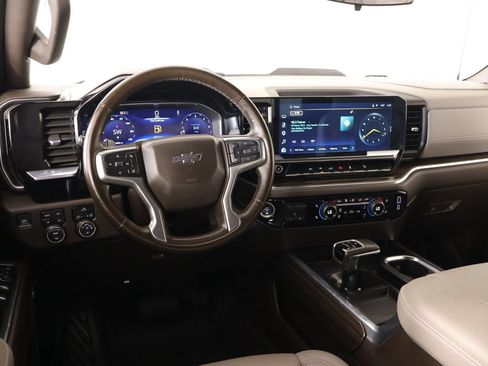 Used 2024 Chevrolet Silverado 1500 LT Trail Boss w/ Convenience Package II AWD/4WD image 2