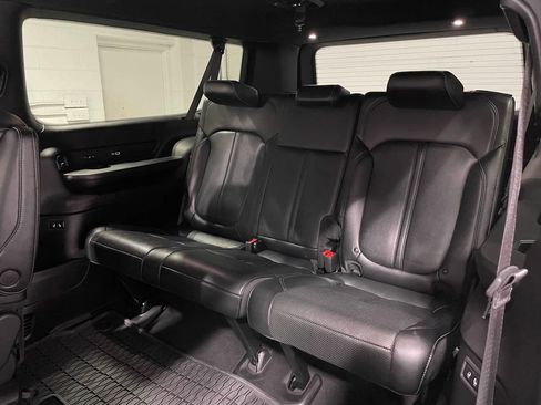 Used 2024 Jeep Wagoneer L Series II AWD/4WD image 18