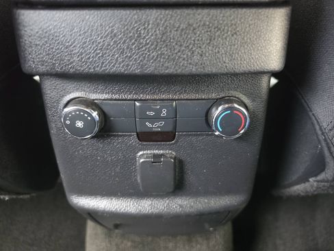 Used 2017 Ford Explorer XLT FWD image 14