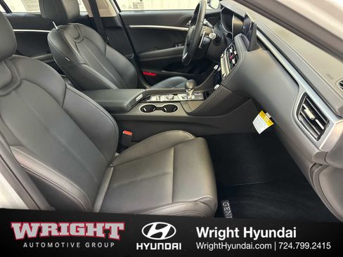 Certified 2025 Genesis G70 2.5T image 17