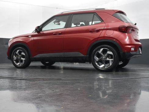 Used 2022 Hyundai Venue Limited image 37