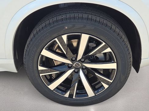 New 2026 Volvo XC90 B5 Core AWD/4WD image 11