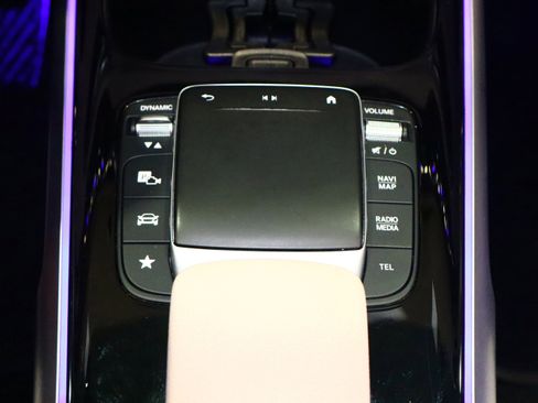 Used 2022 Mercedes-Benz GLB 250 image 26