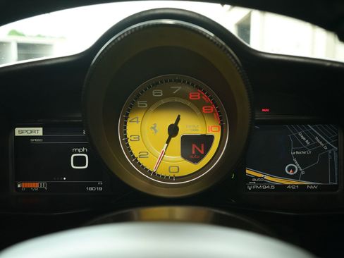 Used 2018 Ferrari 488 Spider RWD image 16