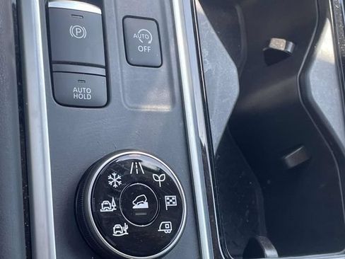 Used 2025 Nissan Pathfinder SV AWD/4WD image 21