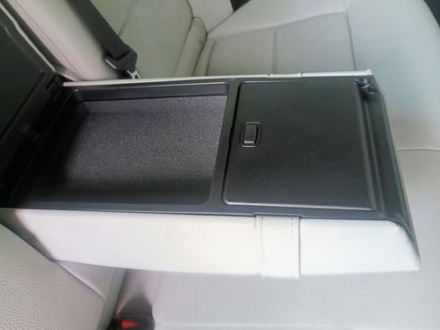 Used 2013 Mercedes-Benz E 350 Sedan image 63