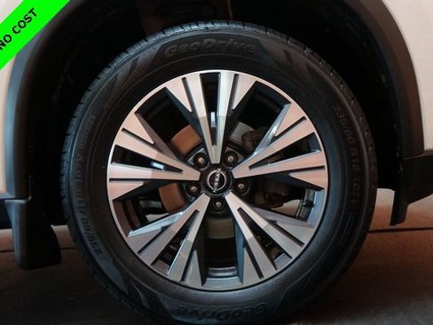 Used 2022 Nissan Rogue SV w/ SV Premium Package image 90