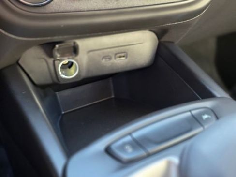 Used 2025 Chevrolet Trax LS image 28