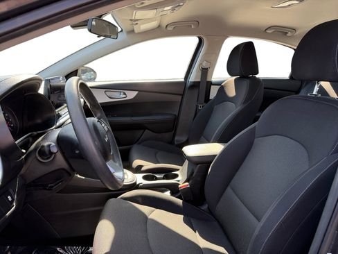 Used 2024 Kia Forte LXS FWD image 9
