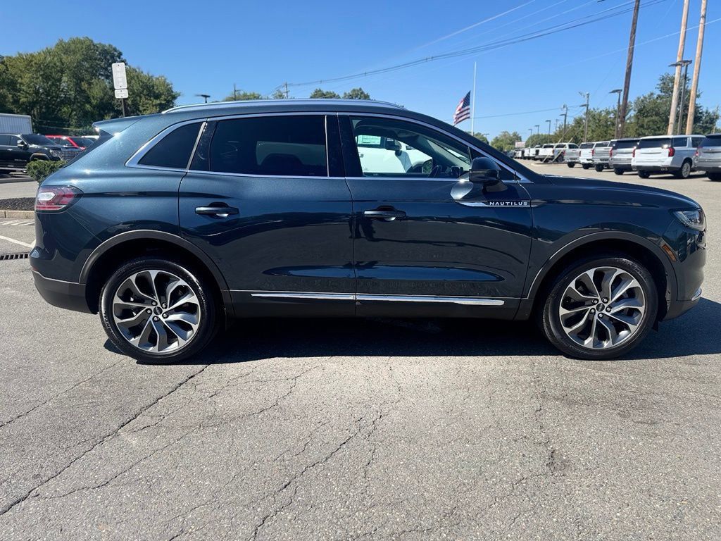 Used 2023 Lincoln Nautilus Reserve AWD/4WD image 8