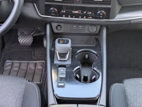 Used 2024 Nissan Rogue SV FWD image 18