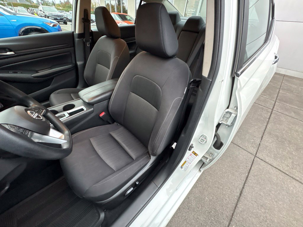 Used 2025 Nissan Altima 2.5 SV FWD image 12