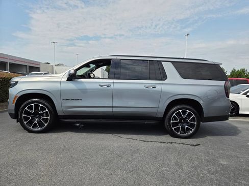 Used 2025 Chevrolet Suburban RST w/ Comfort Package AWD/4WD image 4