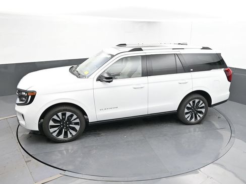 Used 2025 Ford Expedition Platinum w/ Driver's Package AWD/4WD image 25