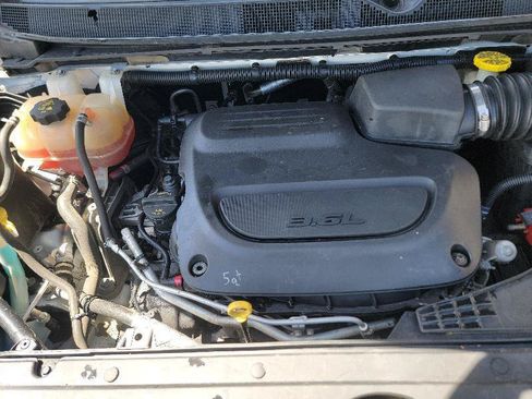 Used 2021 Chrysler Pacifica Touring-L FWD image 15