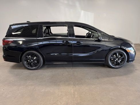 Used 2023 Honda Odyssey Sport image 2