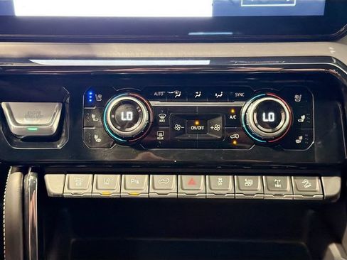 Used 2024 GMC Sierra 2500 AT4X AWD/4WD image 15
