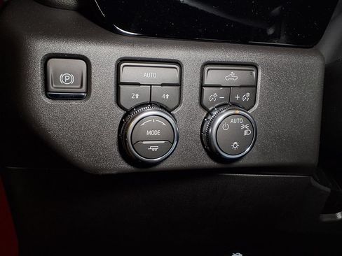 New 2026 GMC Sierra 1500 SLE w/ Preferred Package AWD/4WD image 17