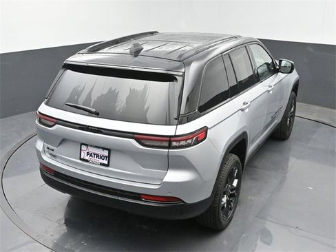 New 2025 Jeep Grand Cherokee Limited image 29