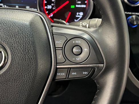 Used 2018 Toyota Camry XSE image 18