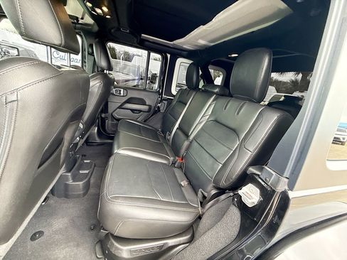 Used 2023 Jeep Wrangler Unlimited Sahara w/ Cold Weather Group image 27