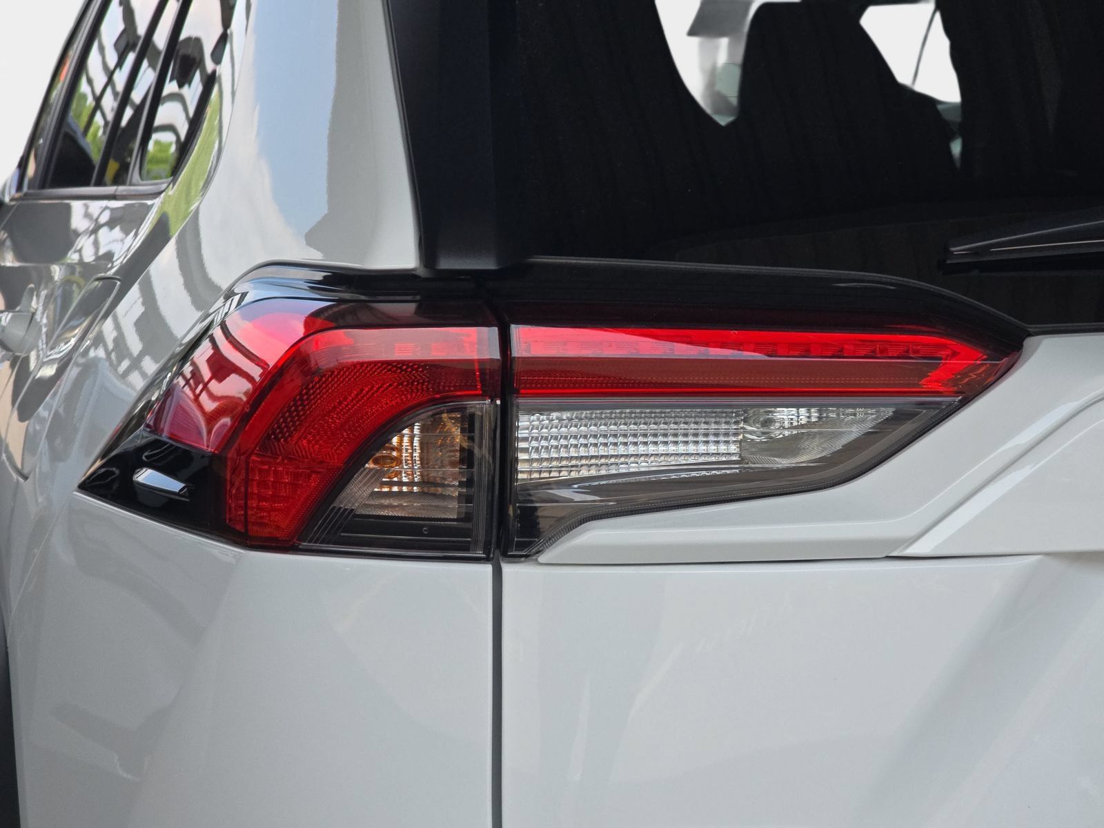 Used 2025 Toyota RAV4 XLE AWD/4WD image 34