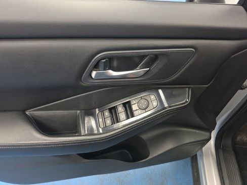 Used 2024 Nissan Rogue SV FWD image 20