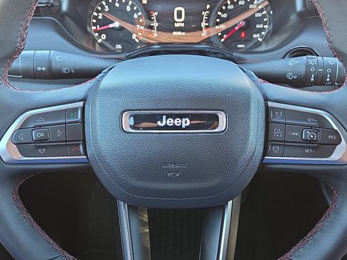 Used 2025 Jeep Compass Trailhawk image 17